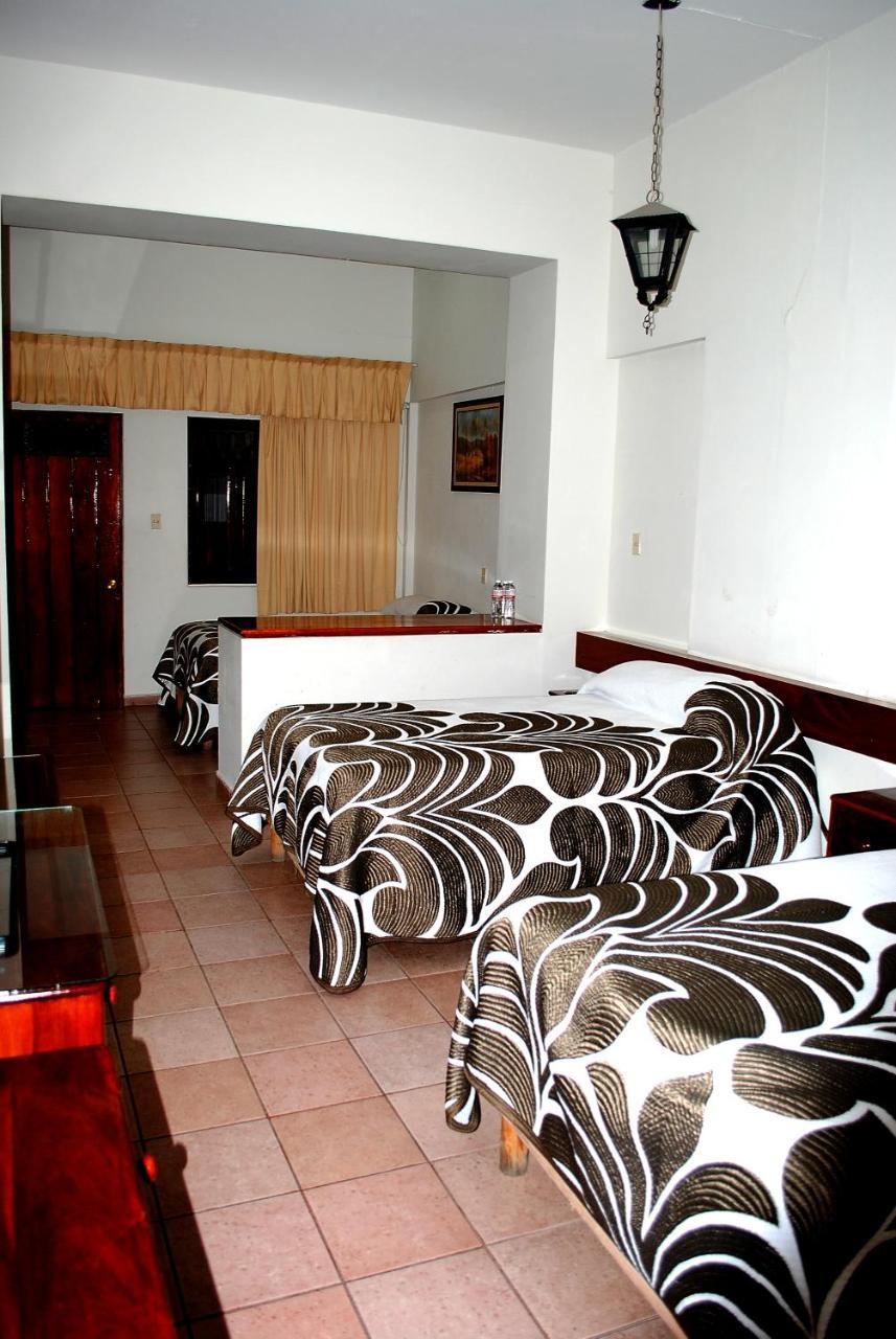 Hotel Posada Del Sol Apatzingan de la Constitucion Exterior photo